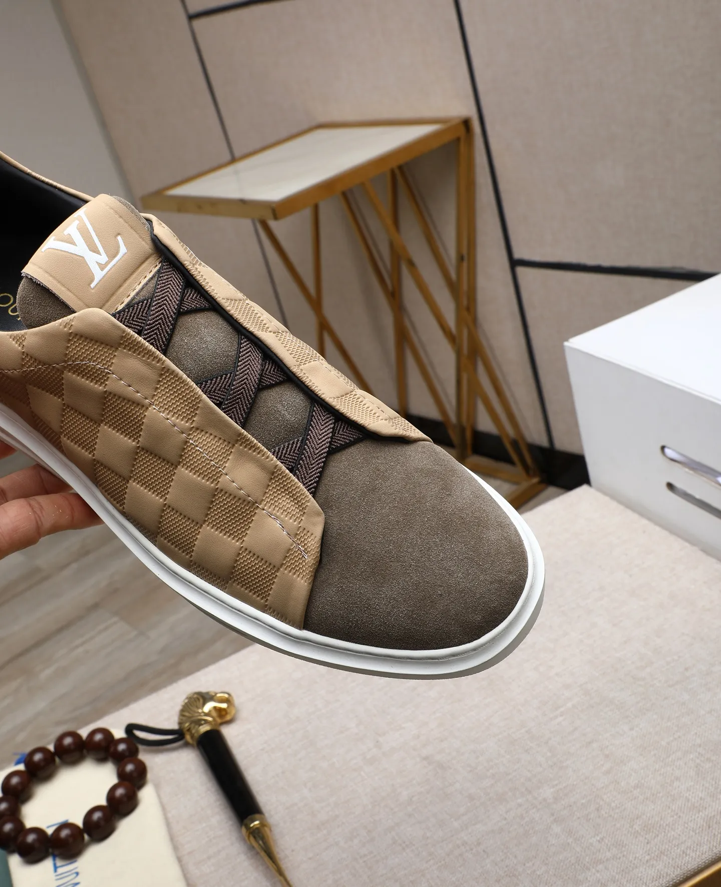 Men's shoes 💰460 【LOUIS VUITTON】Louis Vuitton 2 new products 👟Milan fashion show style 🇰🇾🇰🇾LV family logo, celebrity style, a must-have for fashionistas ⚠️Imported materials ➕Cow leather ➕Breathable leather lining ➕Special outsole 👞Number 38-44 (45 46 custom-made)